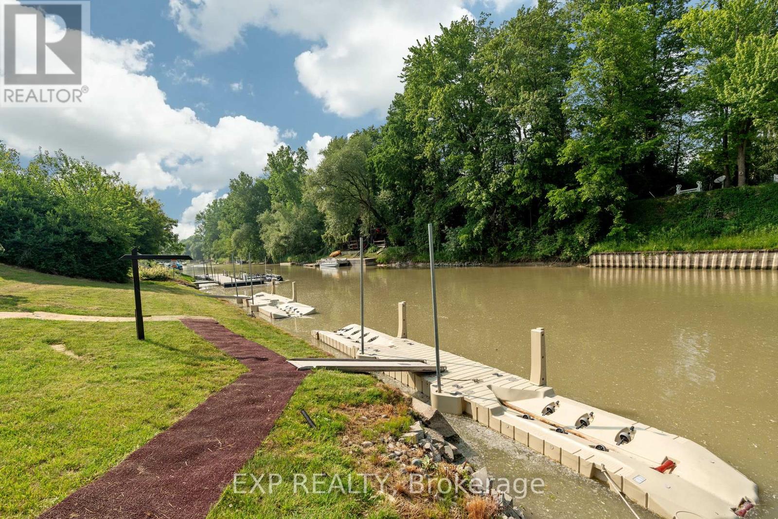 8458 Lazy Lane, Lambton Shores (Port Franks), Ontario  N0M 2N0 - Photo 27 - X12214614