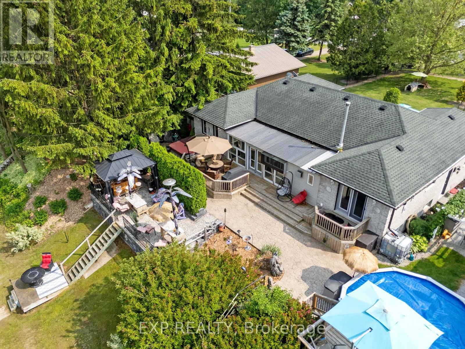 8458 Lazy Lane, Lambton Shores (Port Franks), Ontario  N0M 2N0 - Photo 29 - X12214614