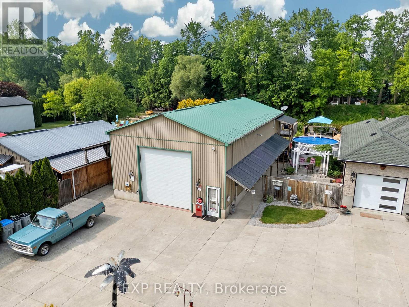 8458 Lazy Lane, Lambton Shores (Port Franks), Ontario  N0M 2N0 - Photo 30 - X12214614