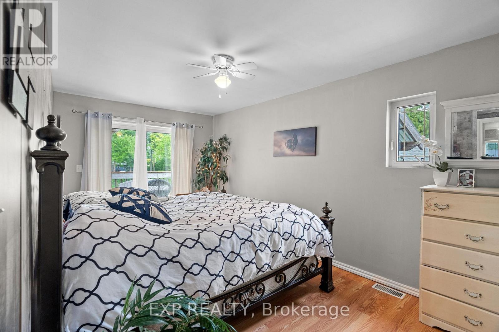 8458 Lazy Lane, Lambton Shores (Port Franks), Ontario  N0M 2N0 - Photo 36 - X12214614