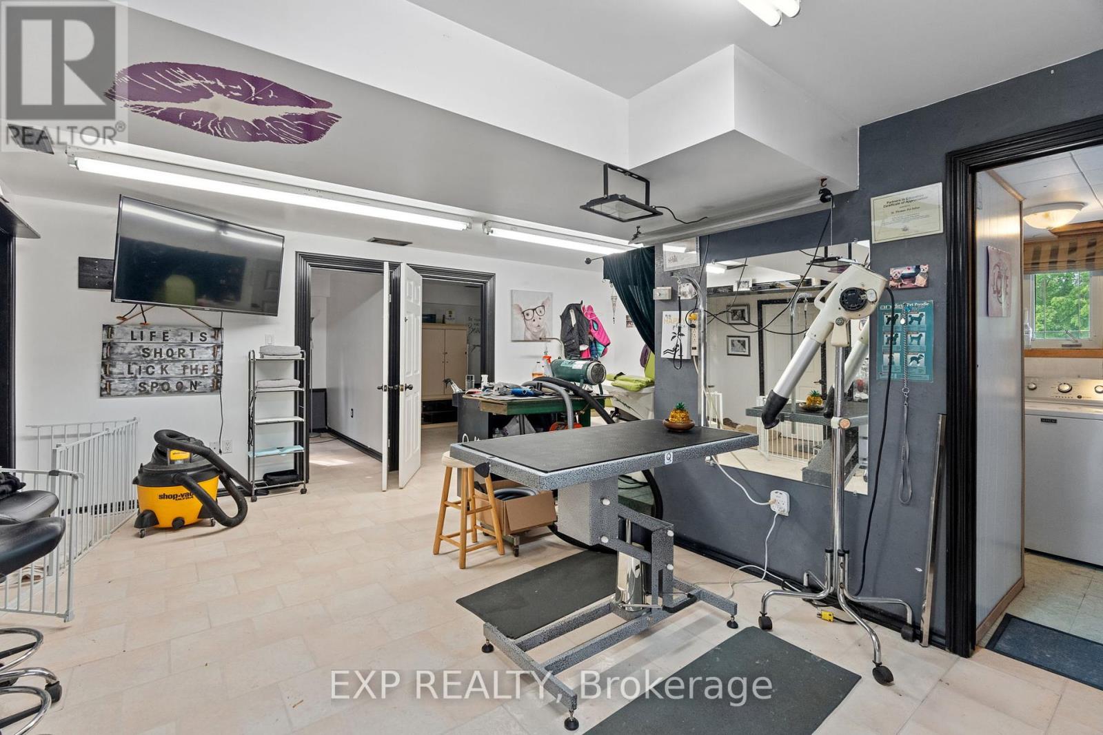 8458 Lazy Lane, Lambton Shores (Port Franks), Ontario  N0M 2N0 - Photo 38 - X12214614