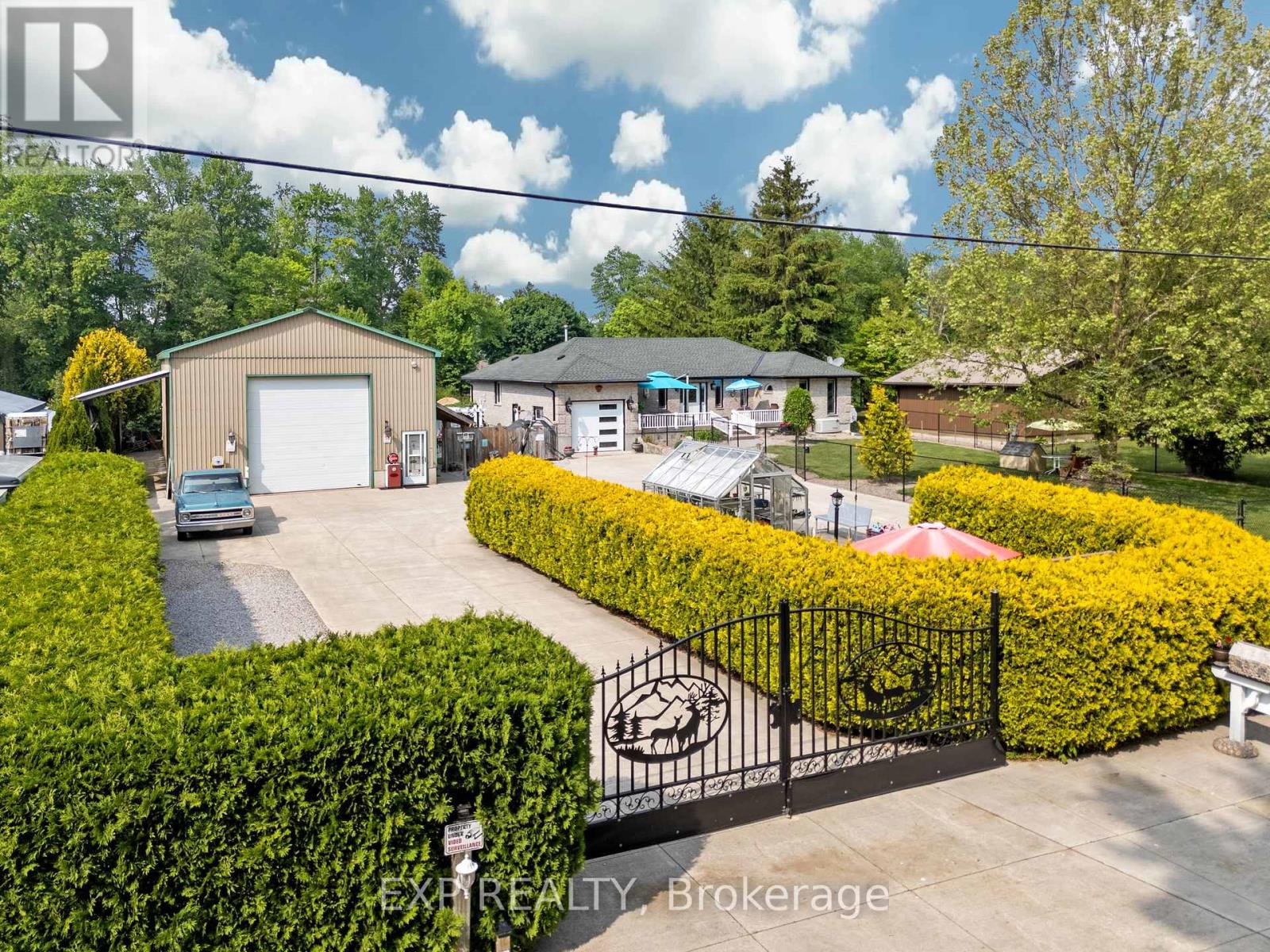 8458 Lazy Lane, Lambton Shores (Port Franks), Ontario  N0M 2N0 - Photo 4 - X12214614