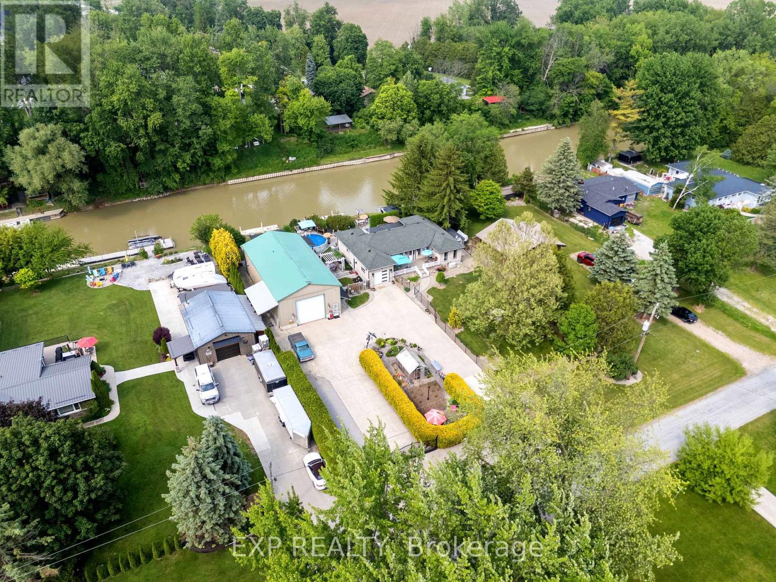 8458 Lazy Lane, Lambton Shores (Port Franks), Ontario  N0M 2N0 - Photo 46 - X12214614