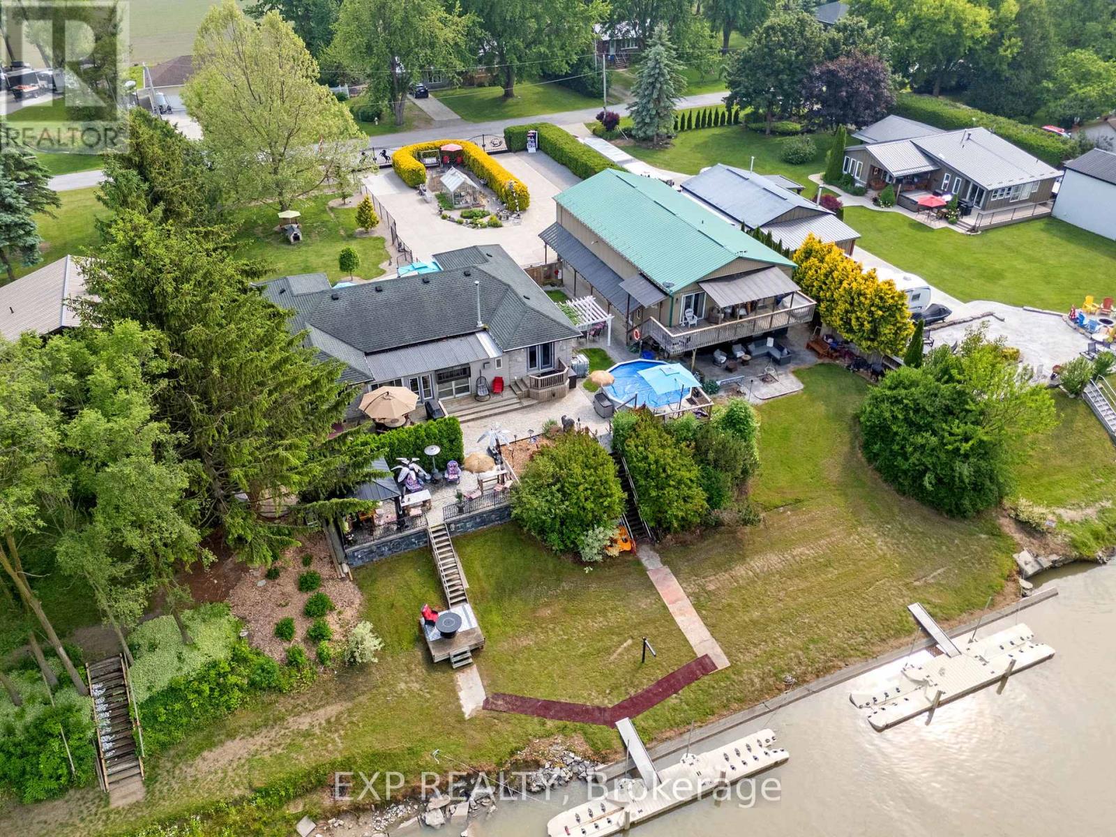 8458 Lazy Lane, Lambton Shores (Port Franks), Ontario  N0M 2N0 - Photo 48 - X12214614