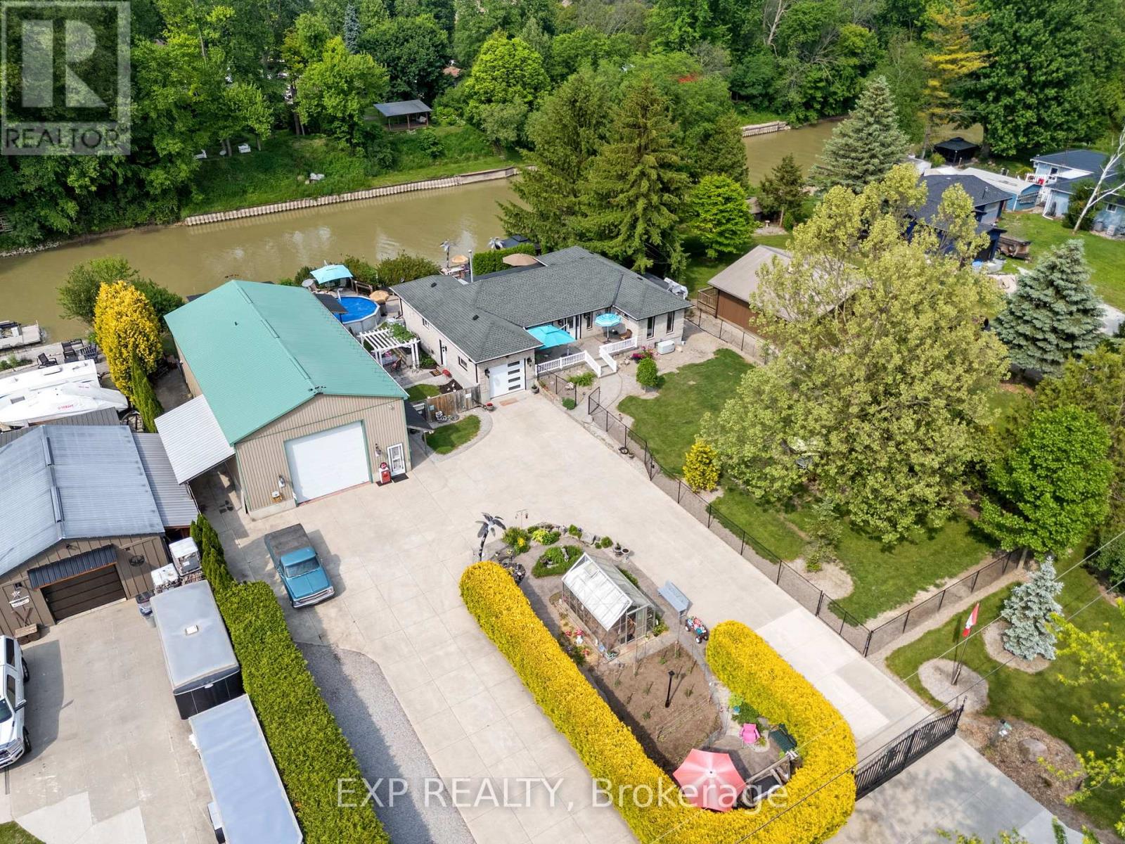 8458 Lazy Lane, Lambton Shores (Port Franks), Ontario  N0M 2N0 - Photo 49 - X12214614