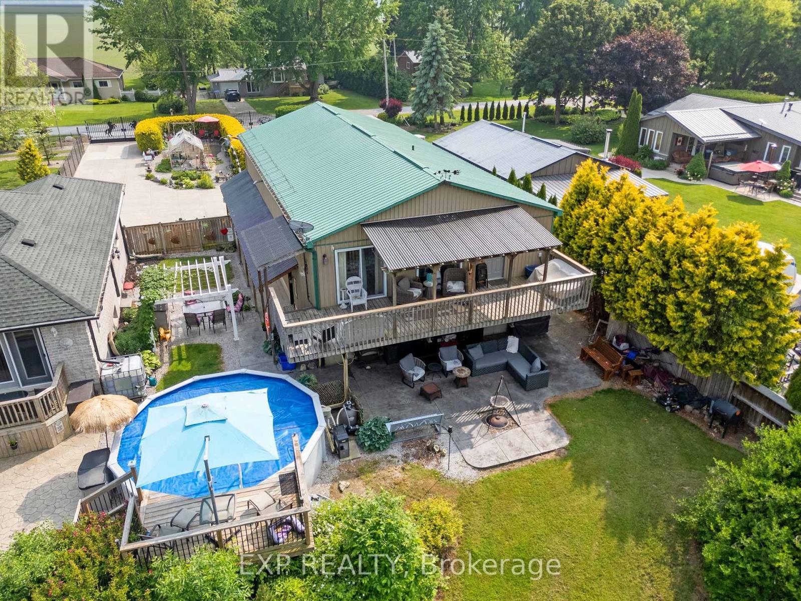 8458 Lazy Lane, Lambton Shores (Port Franks), Ontario  N0M 2N0 - Photo 50 - X12214614