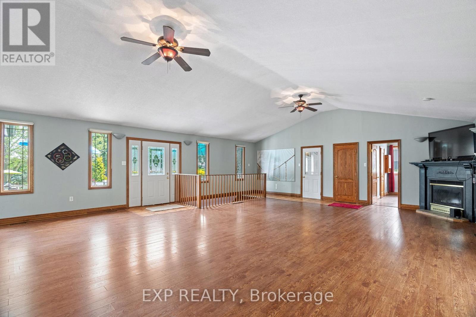 8458 Lazy Lane, Lambton Shores (Port Franks), Ontario  N0M 2N0 - Photo 6 - X12214614