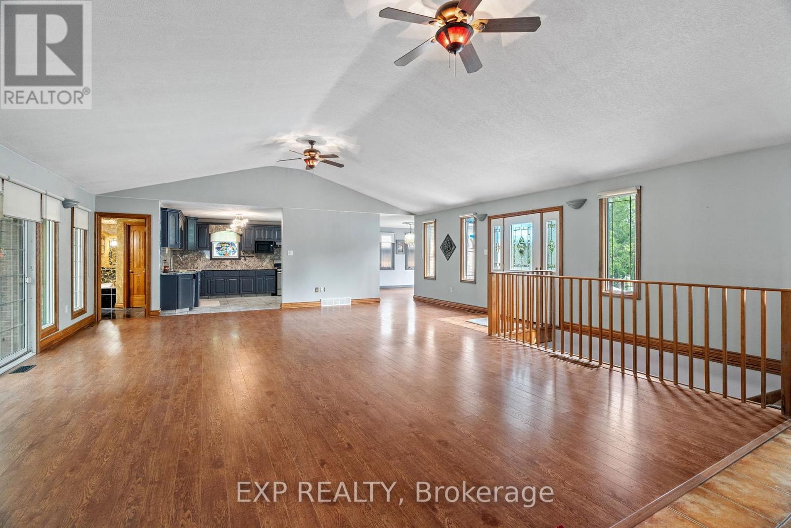 8458 Lazy Lane, Lambton Shores (Port Franks), Ontario  N0M 2N0 - Photo 8 - X12214614