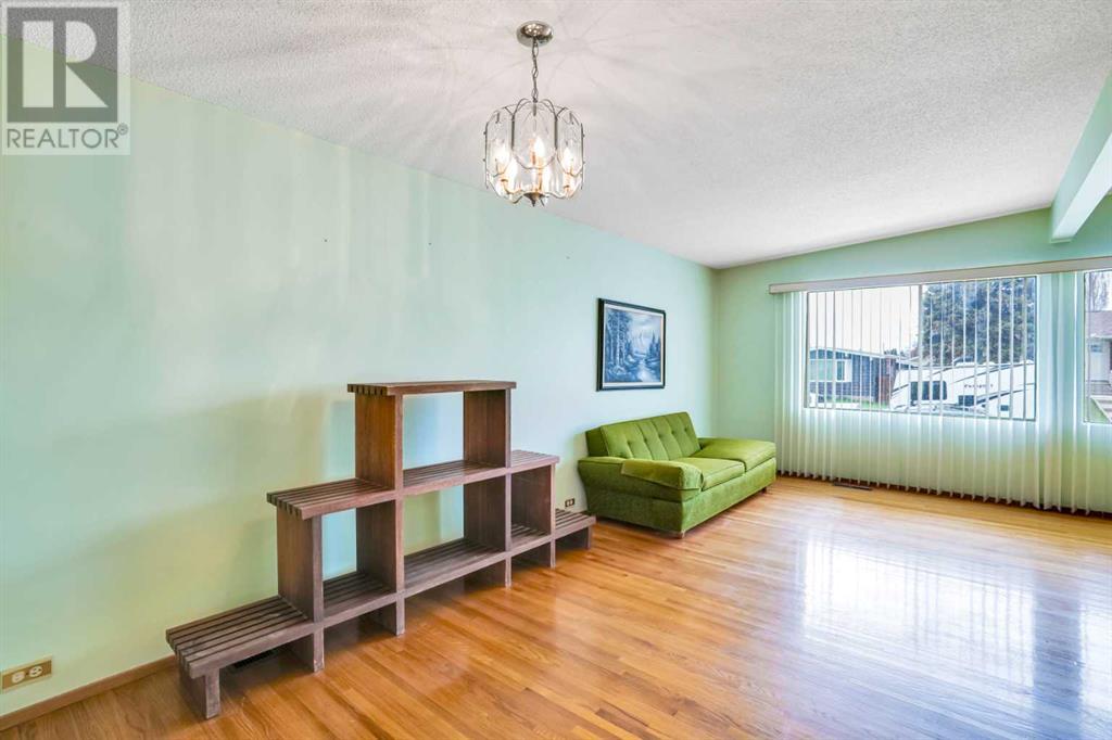924 Mayland Drive Ne, Calgary, Alberta  T2E 6C4 - Photo 7 - A2208915