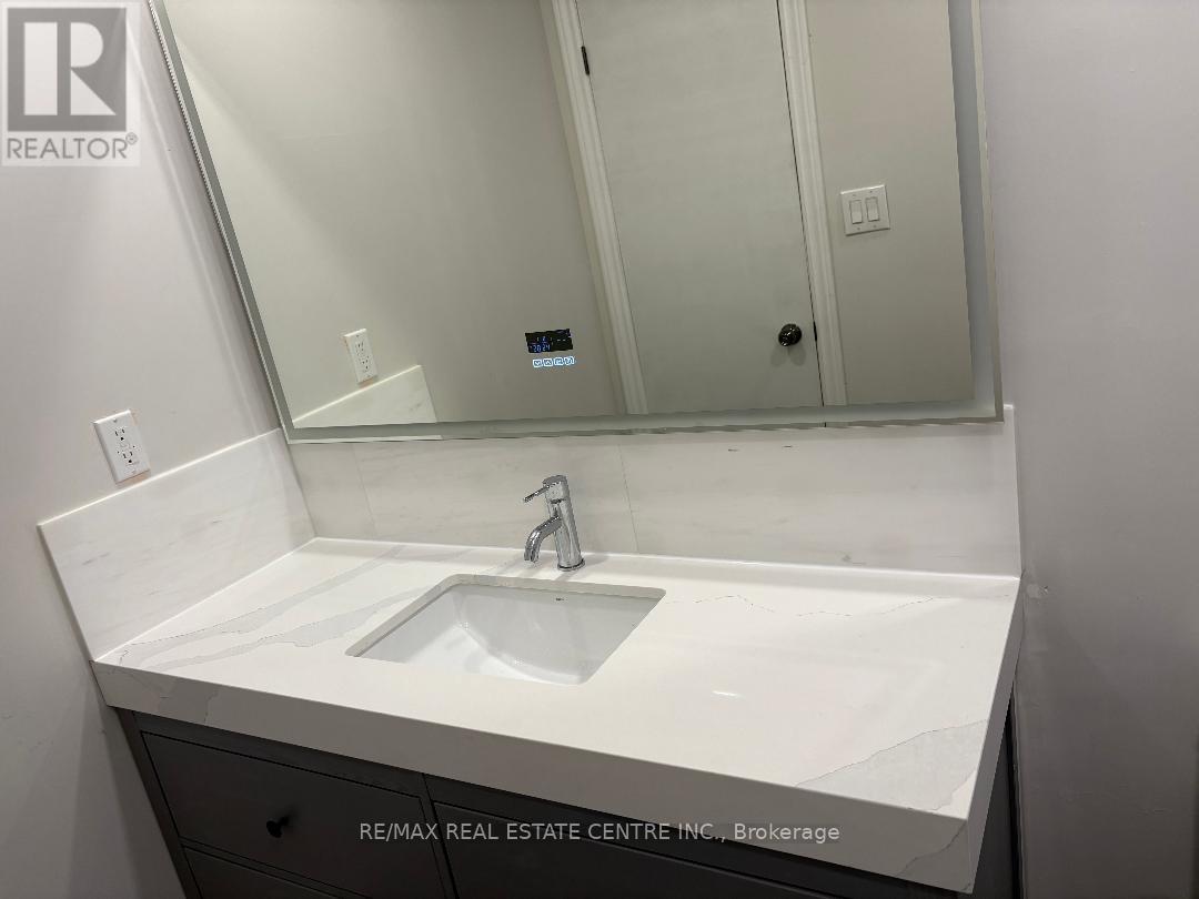 2429 Hensall Street, Mississauga, Ontario  L5A 2T1 - Photo 16 - W12180479