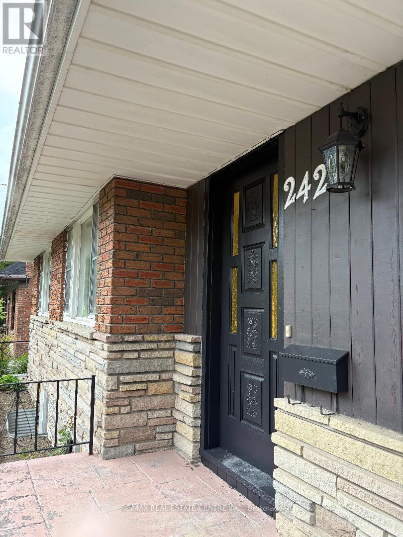 2429 Hensall Street, Mississauga, Ontario  L5A 2T1 - Photo 2 - W12180479
