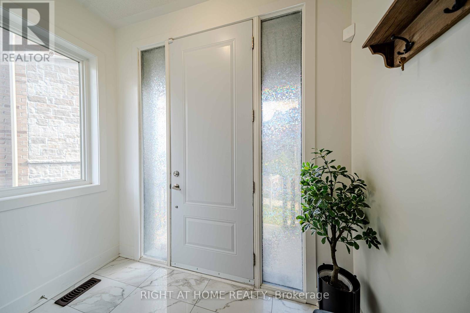51 Dorian Drive, Whitby, Ontario  L1P 0L6 - Photo 4 - E12214675