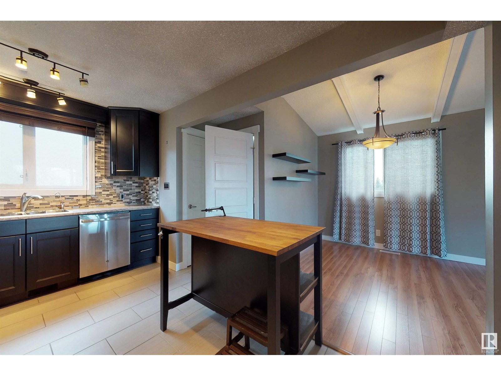 14703 75a St Nw, Edmonton, Alberta  T5C 1A3 - Photo 4 - E4441846