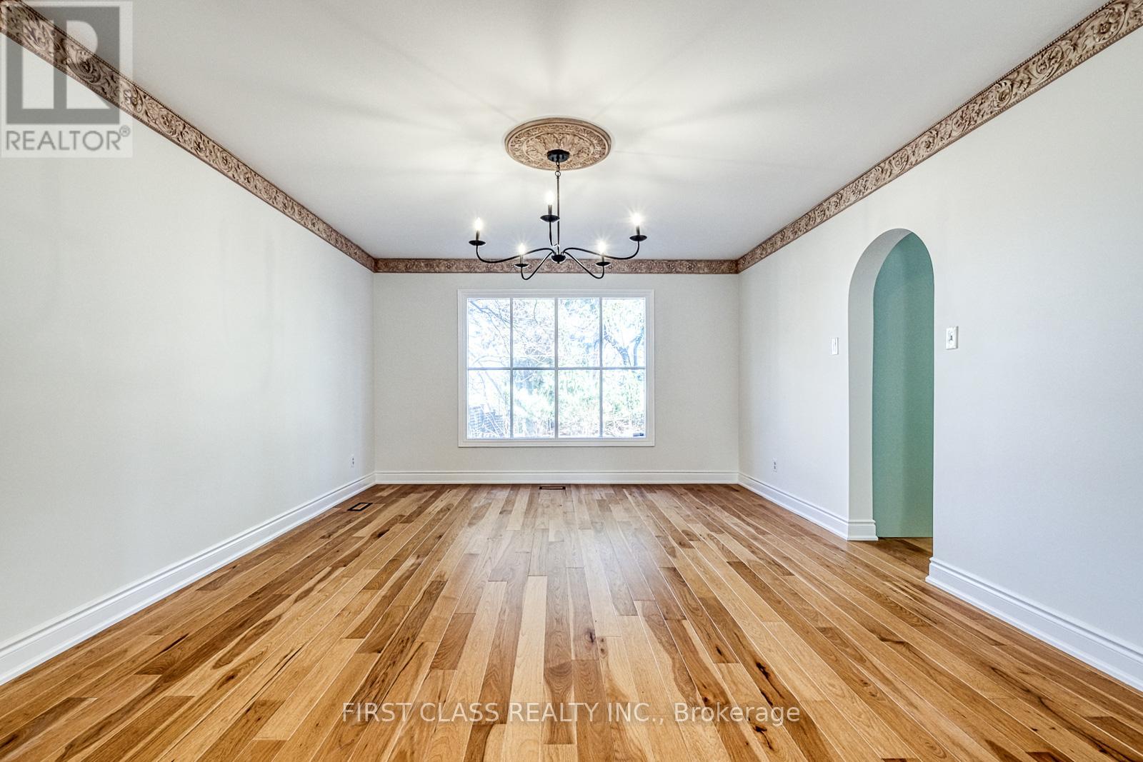 10 Donwoods Drive, Toronto, Ontario  M4N 2G1 - Photo 3 - C12214648