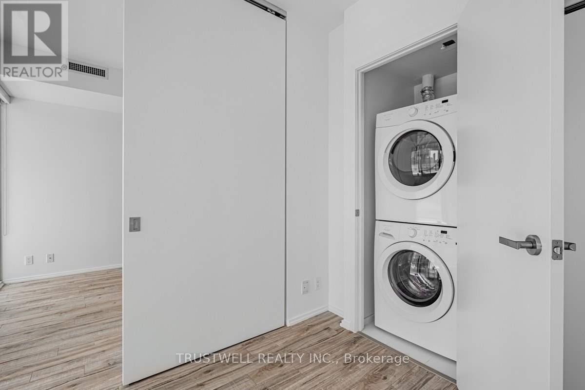 1310 - 125 Peter Street, Toronto, Ontario  M5V 0M2 - Photo 15 - C12214663