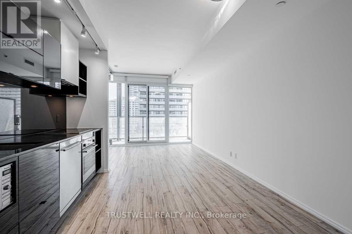 1310 - 125 Peter Street, Toronto, Ontario  M5V 0M2 - Photo 2 - C12214663