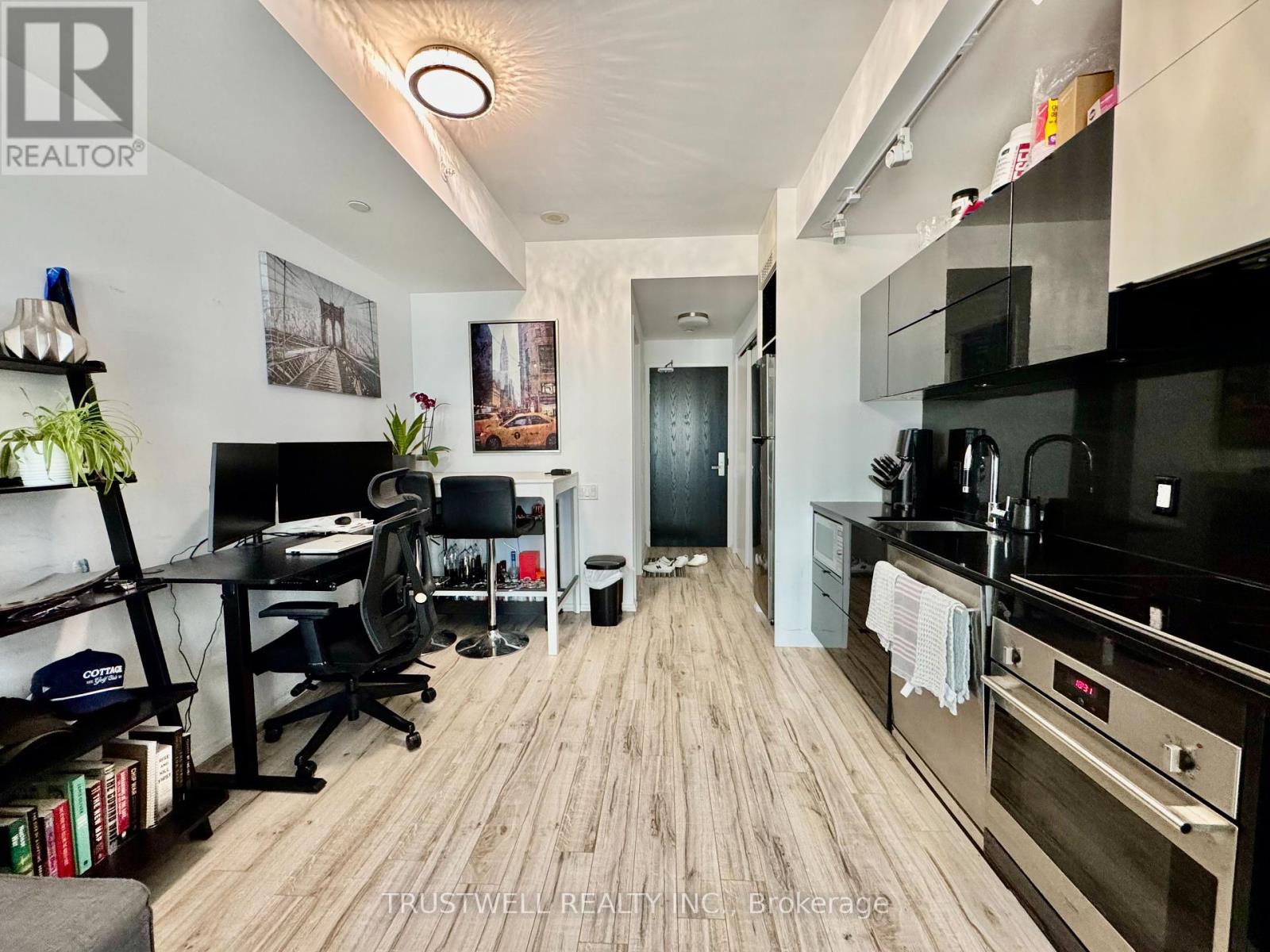 1310 - 125 Peter Street, Toronto, Ontario  M5V 0M2 - Photo 5 - C12214663