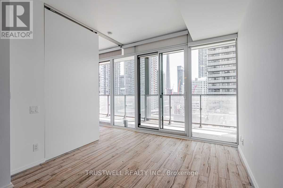1310 - 125 Peter Street, Toronto, Ontario  M5V 0M2 - Photo 8 - C12214663