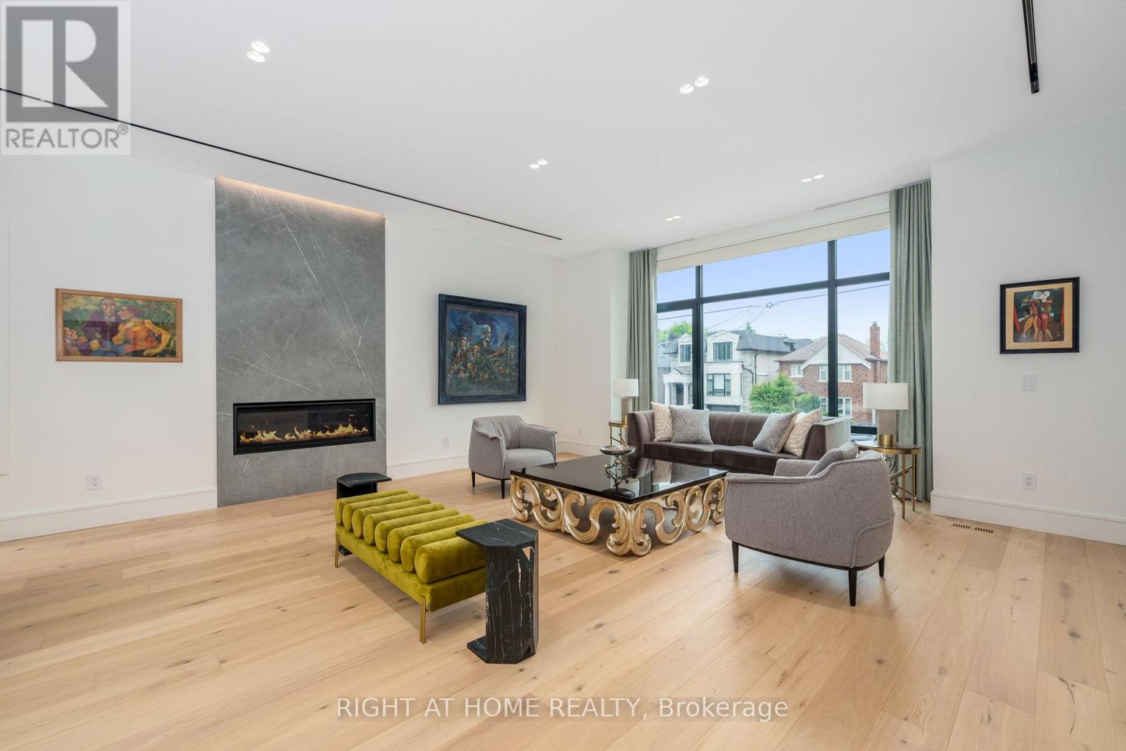 18 Divadale Drive, Toronto, Ontario  M4G 2N9 - Photo 10 - C12214687