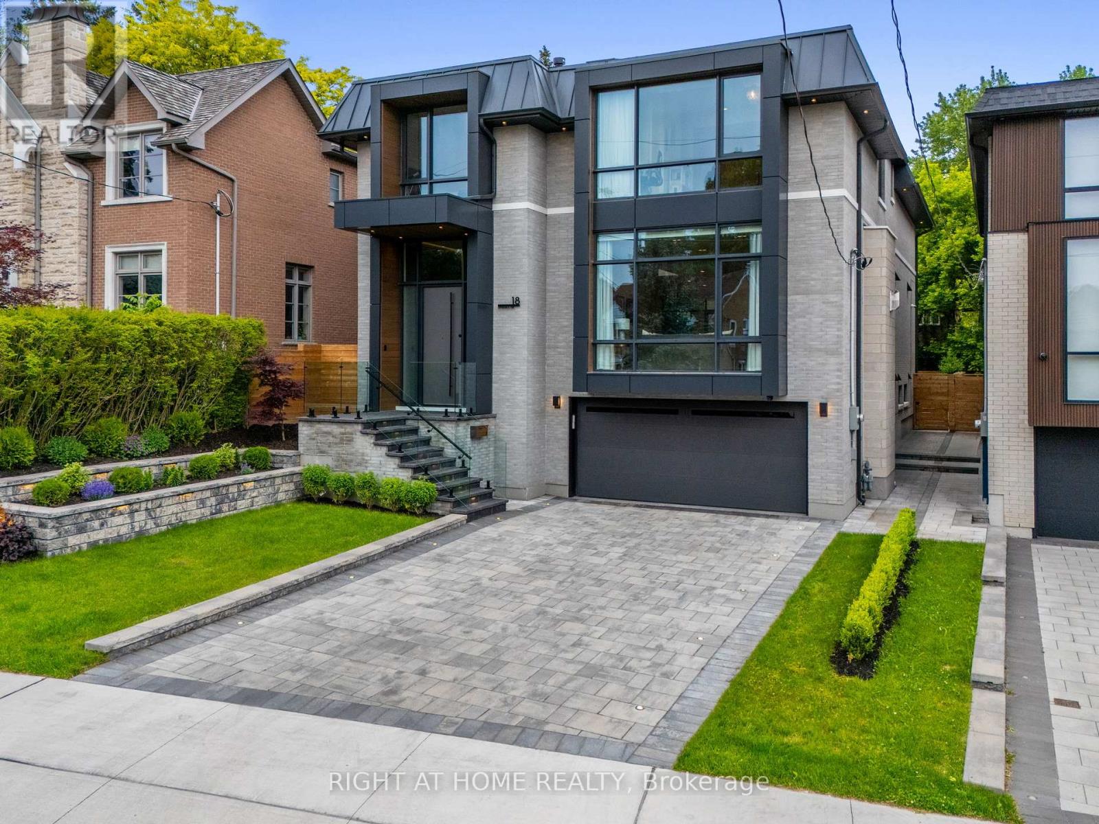 18 Divadale Drive, Toronto, Ontario  M4G 2N9 - Photo 3 - C12214687