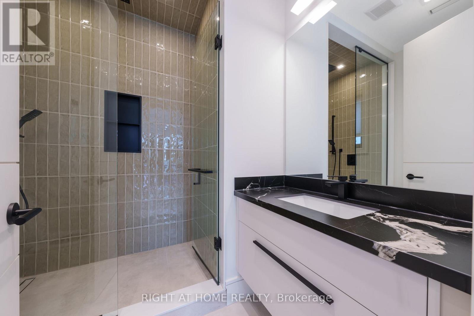 18 Divadale Drive, Toronto, Ontario  M4G 2N9 - Photo 37 - C12214687