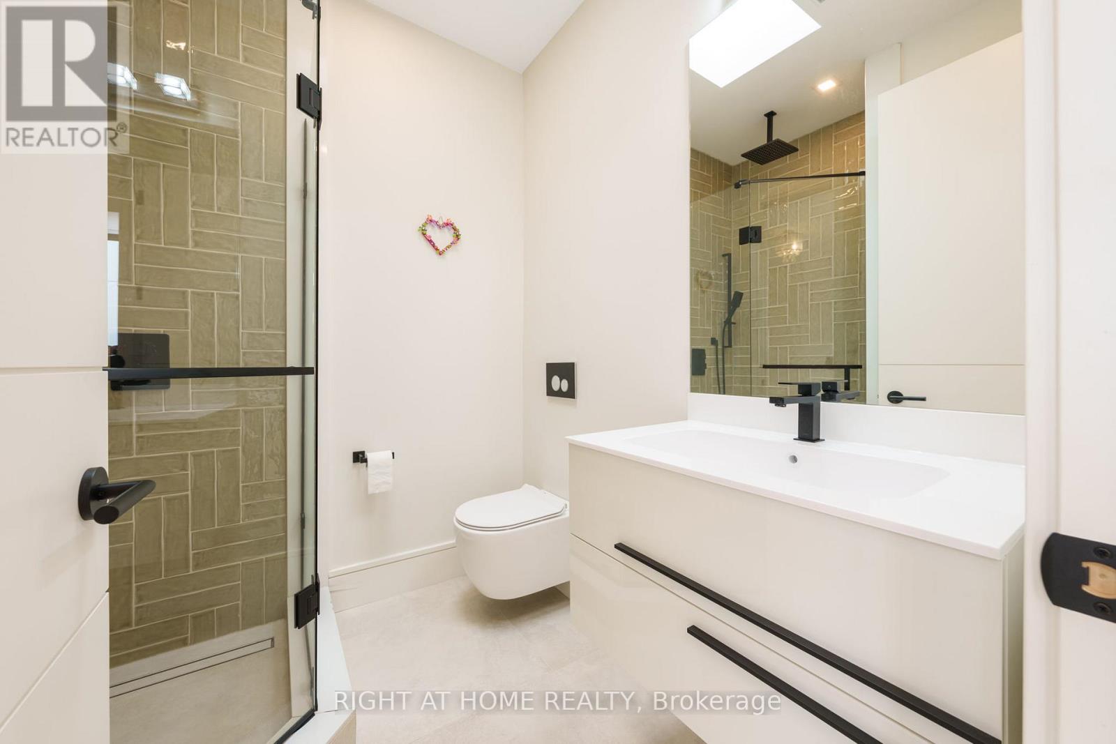 18 Divadale Drive, Toronto, Ontario  M4G 2N9 - Photo 39 - C12214687
