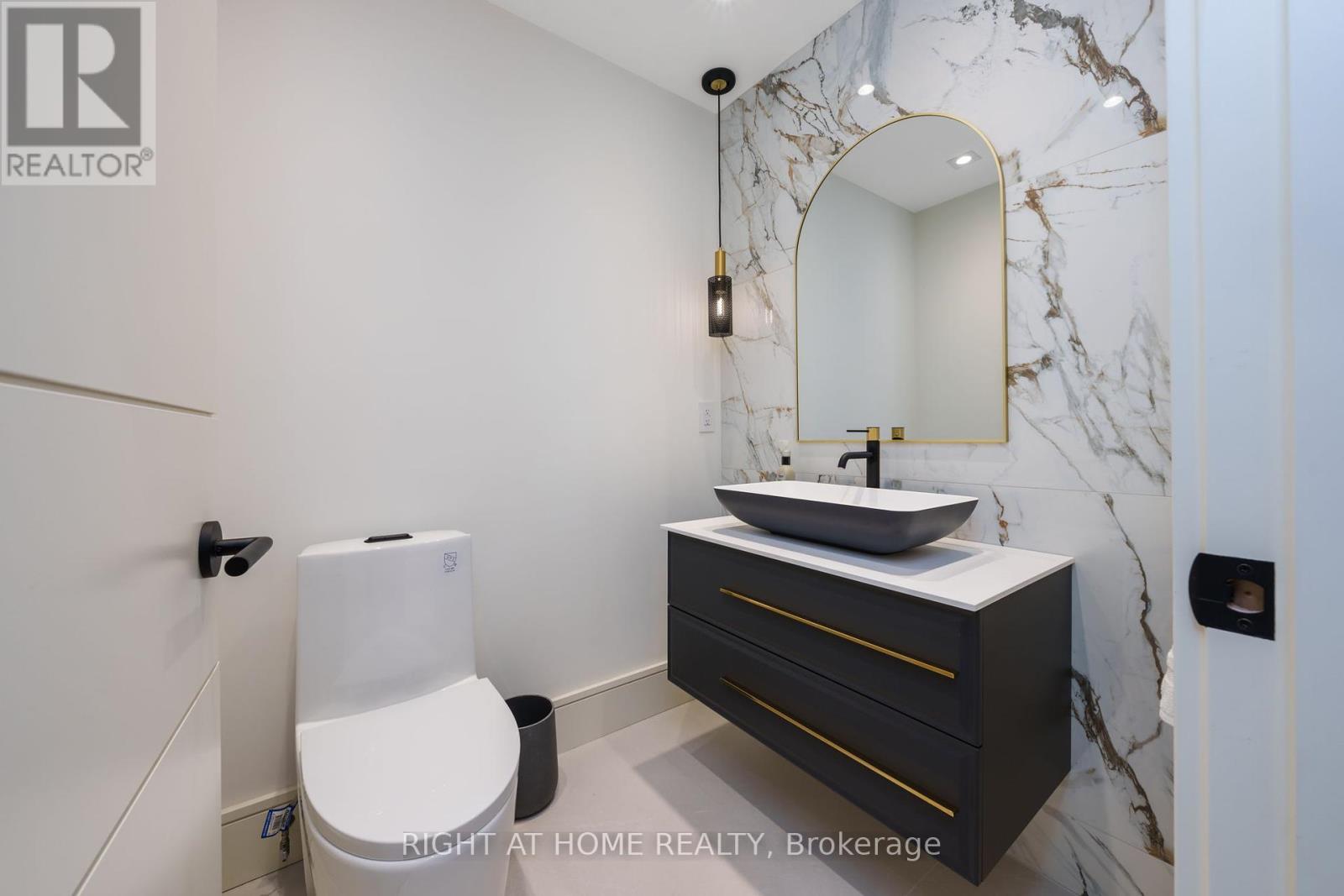 18 Divadale Drive, Toronto, Ontario  M4G 2N9 - Photo 40 - C12214687