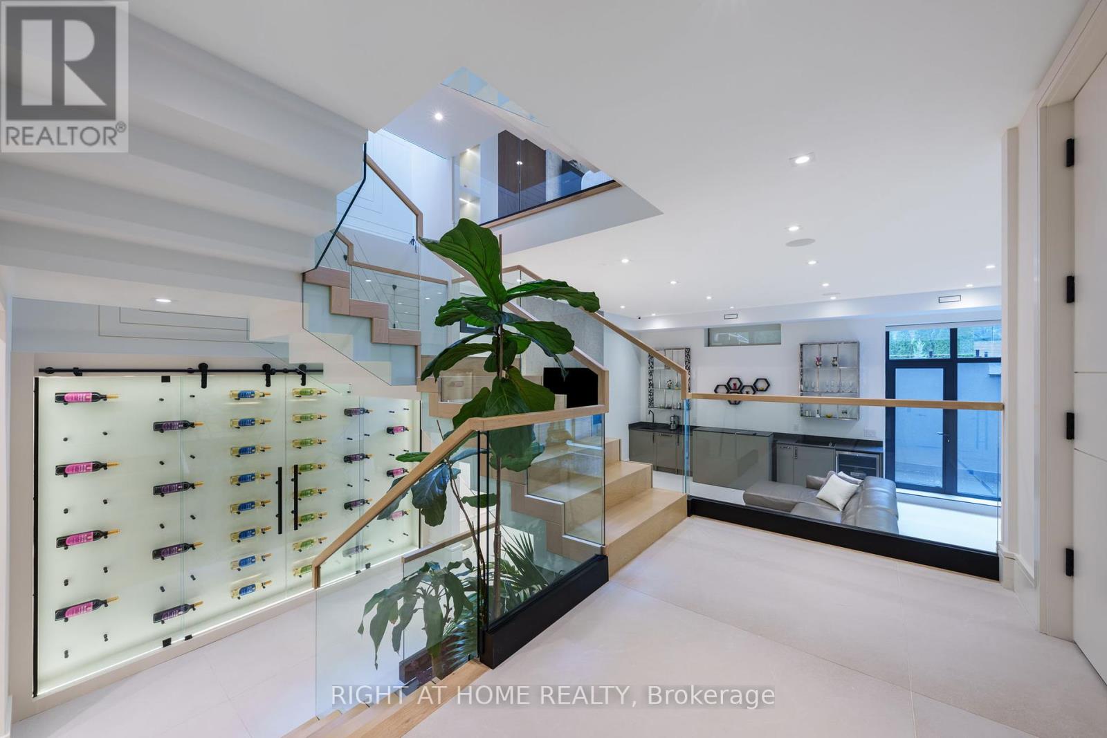 18 Divadale Drive, Toronto, Ontario  M4G 2N9 - Photo 41 - C12214687
