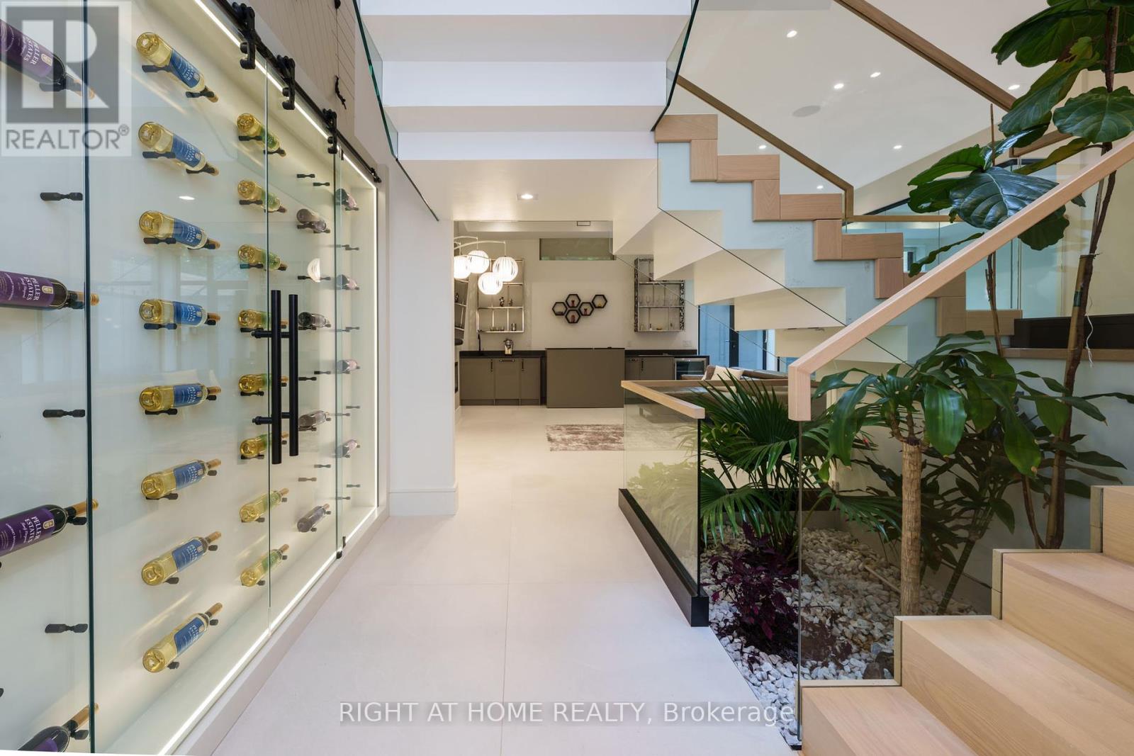 18 Divadale Drive, Toronto, Ontario  M4G 2N9 - Photo 42 - C12214687