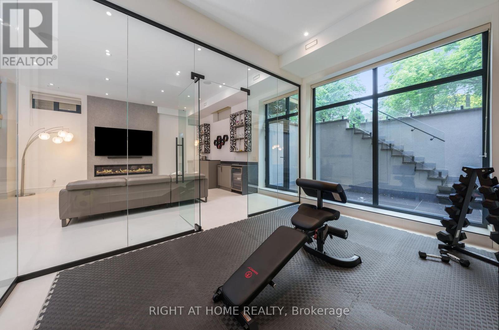 18 Divadale Drive, Toronto, Ontario  M4G 2N9 - Photo 45 - C12214687