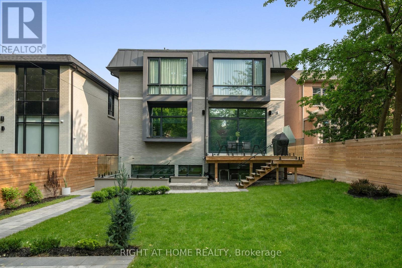 18 Divadale Drive, Toronto, Ontario  M4G 2N9 - Photo 46 - C12214687