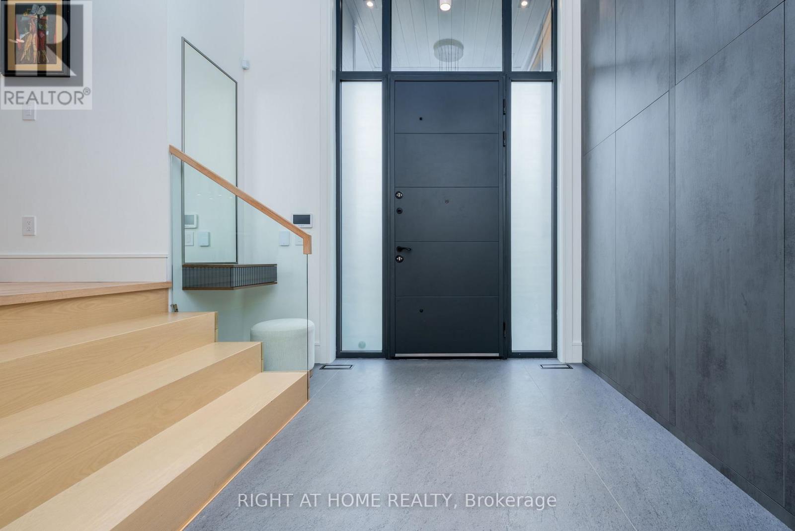 18 Divadale Drive, Toronto, Ontario  M4G 2N9 - Photo 5 - C12214687