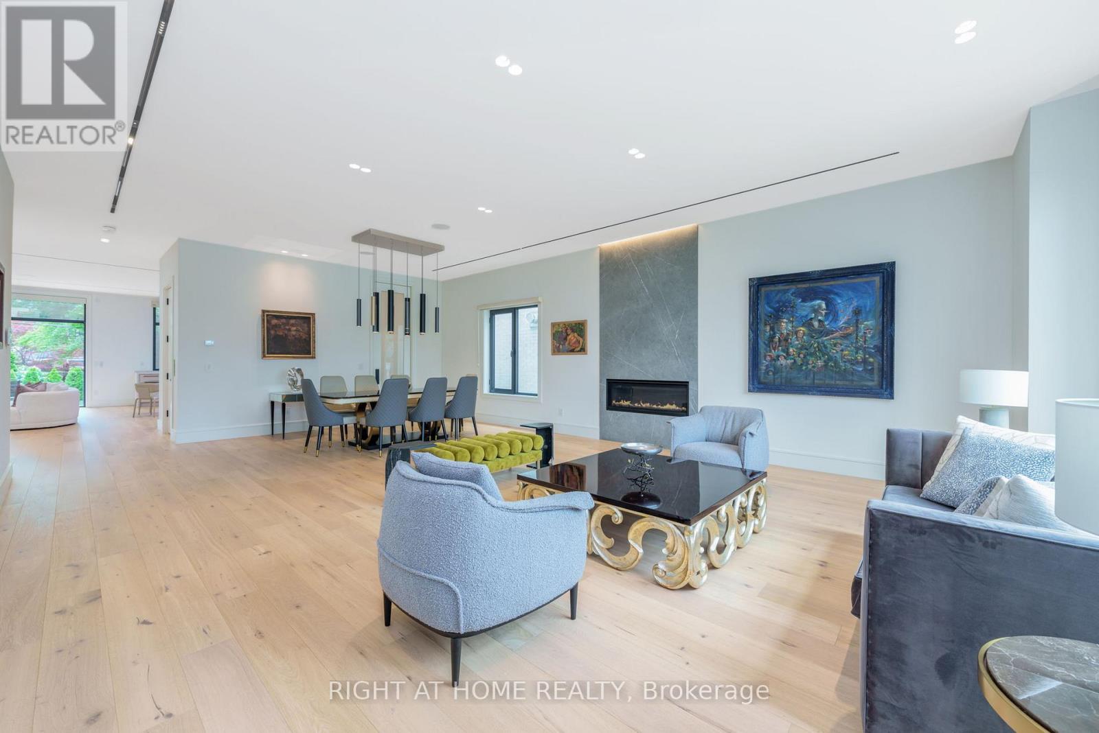 18 Divadale Drive, Toronto, Ontario  M4G 2N9 - Photo 9 - C12214687