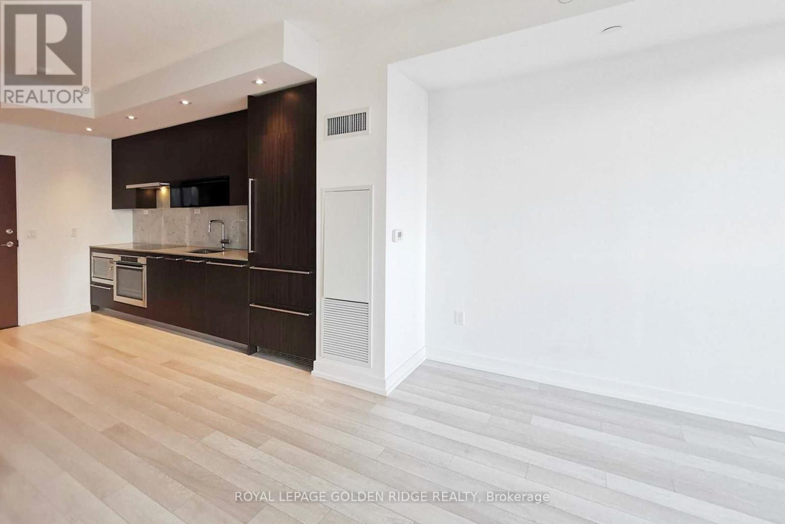 1108 - 117 Mcmahon Drive, Toronto, Ontario  M2K 0E4 - Photo 4 - C12214690