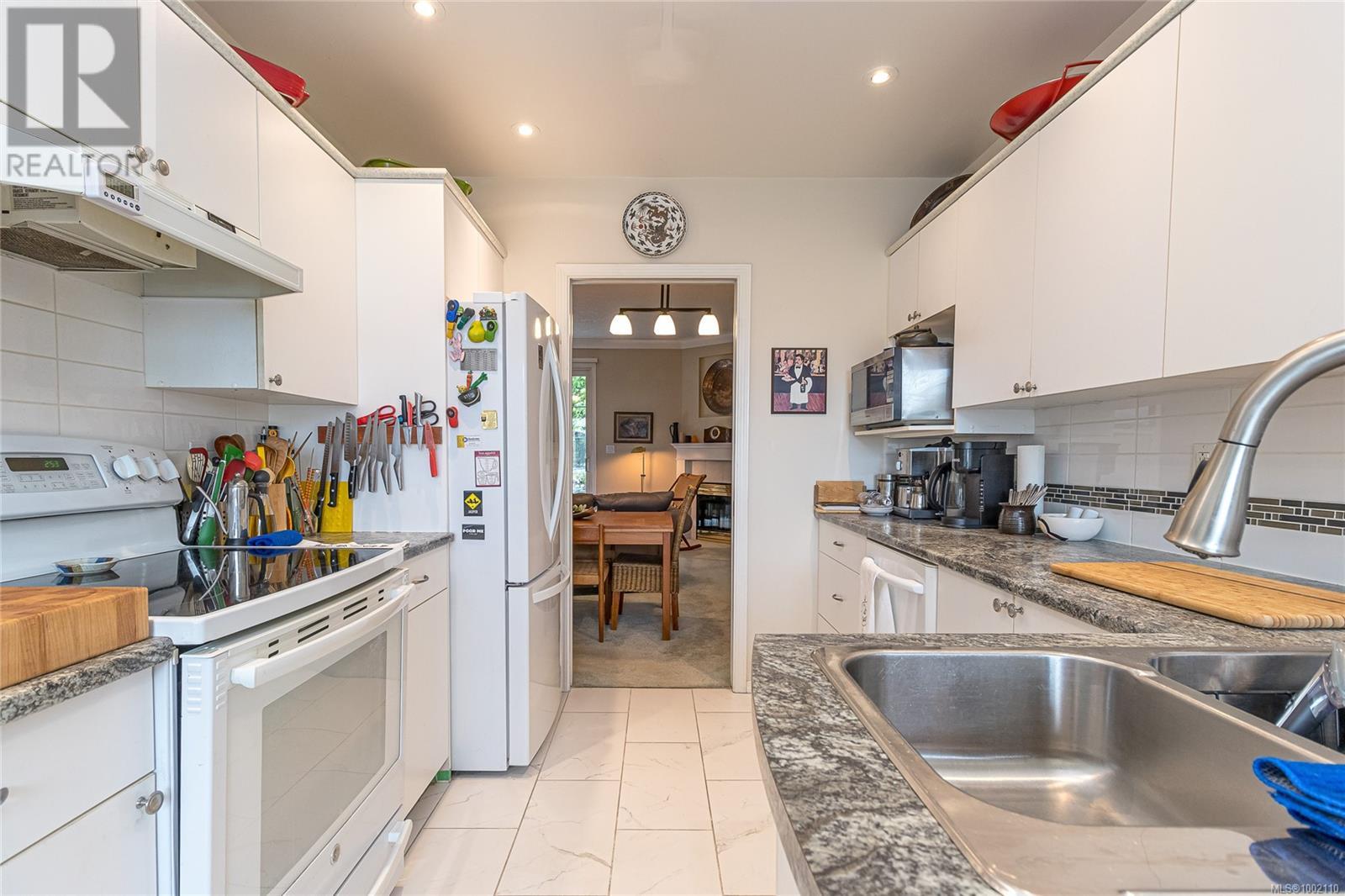 16 2115 Amelia Ave, Sidney, British Columbia  V8L 3Z8 - Photo 15 - 1002110