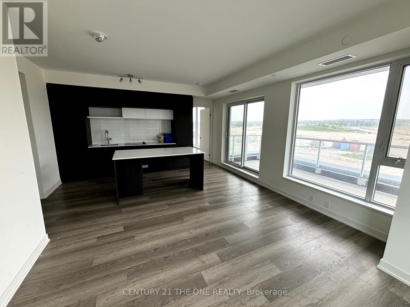 329 - 2 David Eyer Road, Richmond Hill, Ontario  L4S 0N6 - Photo 2 - N12214613