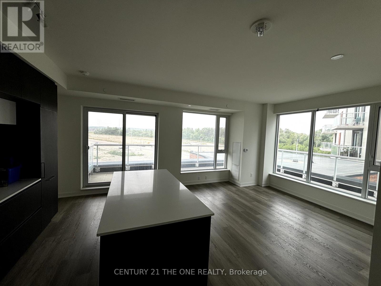 329 - 2 David Eyer Road, Richmond Hill, Ontario  L4S 0N6 - Photo 4 - N12214613