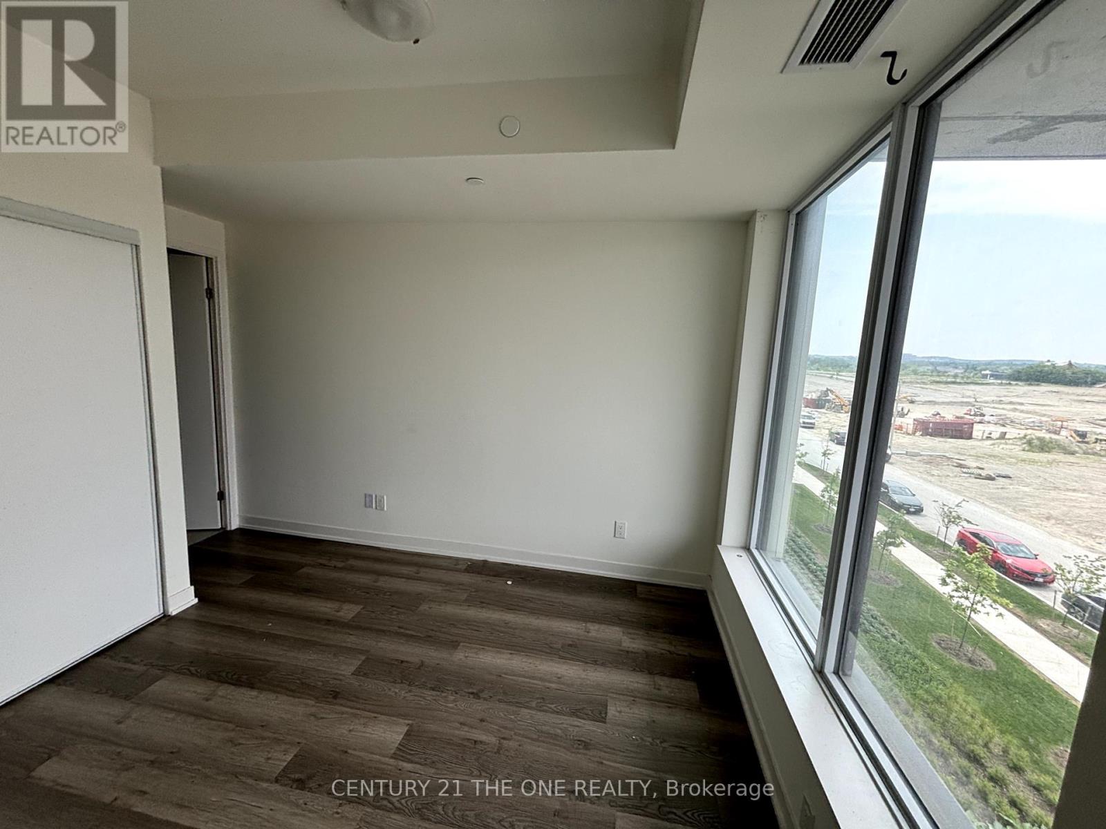 329 - 2 David Eyer Road, Richmond Hill, Ontario  L4S 0N6 - Photo 5 - N12214613