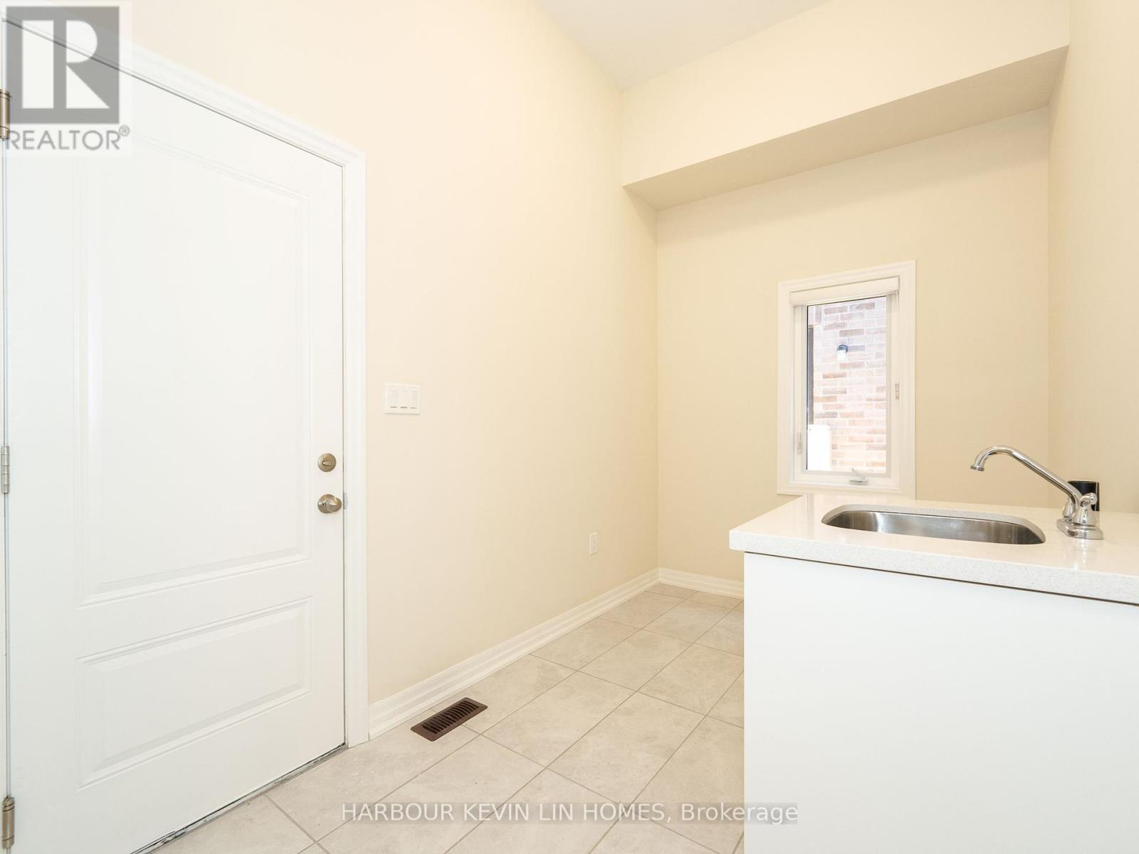 43 Donald Ingram Crescent, Georgina (Keswick North), Ontario  L4P 0S3 - Photo 23 - N12214632