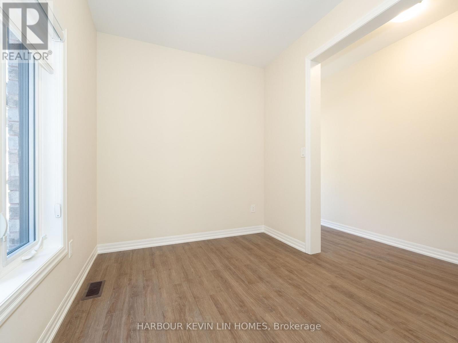 43 Donald Ingram Crescent, Georgina (Keswick North), Ontario  L4P 0S3 - Photo 6 - N12214632