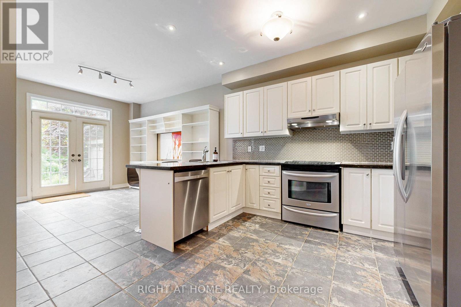 41 - 280 Paradelle Drive, Richmond Hill, Ontario  L4E 0E1 - Photo 12 - N12214642
