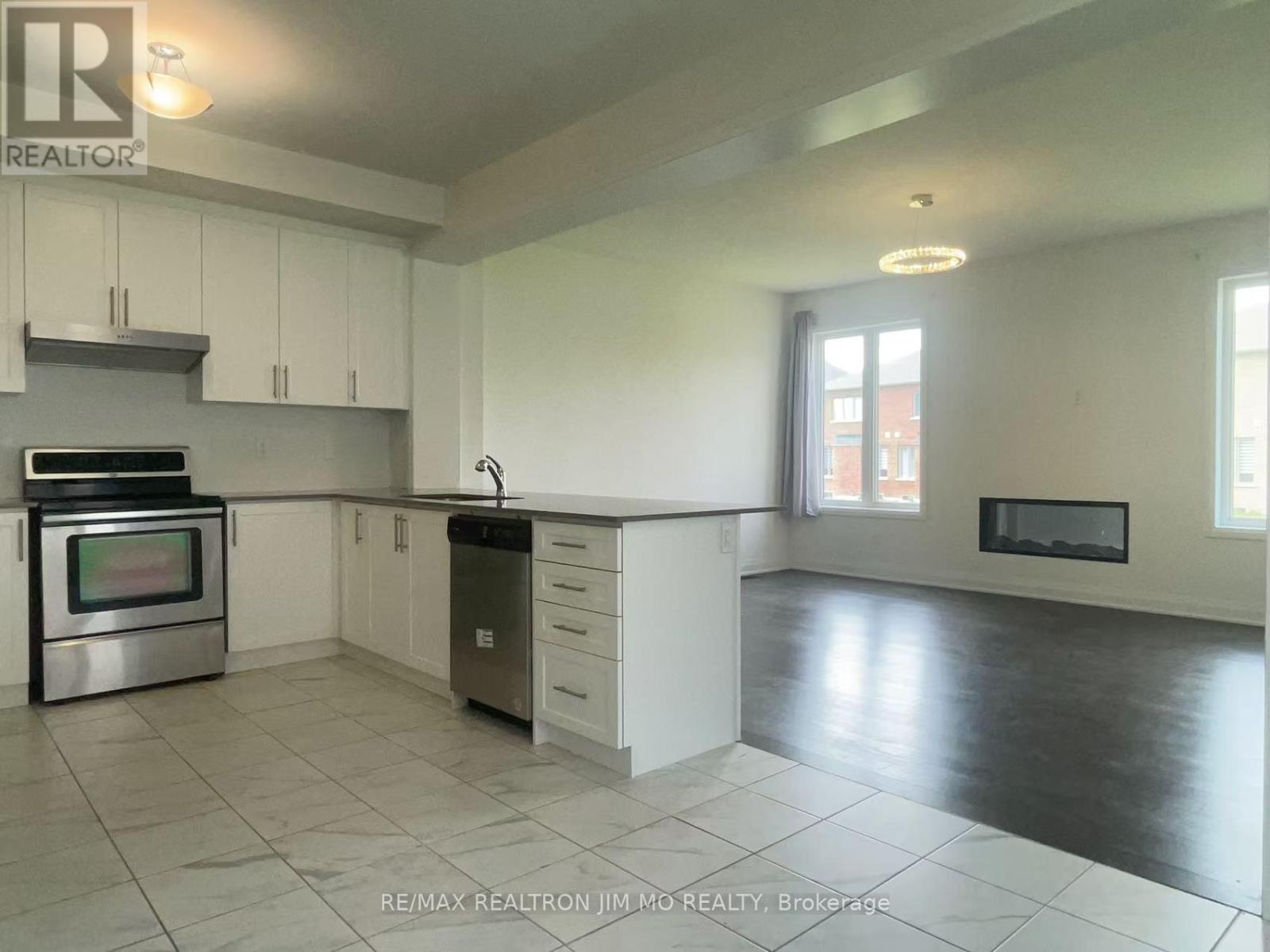 212 Thompson Drive, East Gwillimbury, Ontario  L9N 0V7 - Photo 11 - N12214676