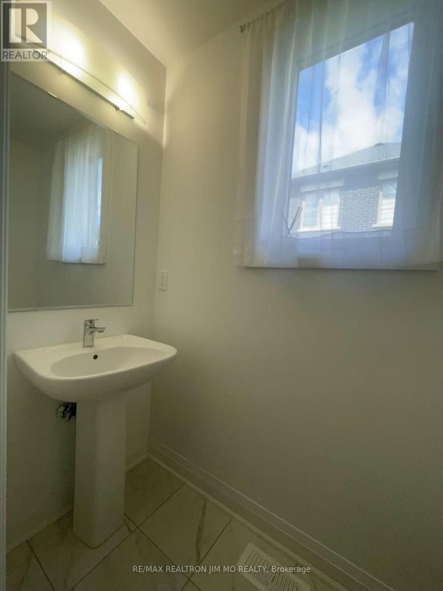 212 Thompson Drive, East Gwillimbury, Ontario  L9N 0V7 - Photo 16 - N12214676