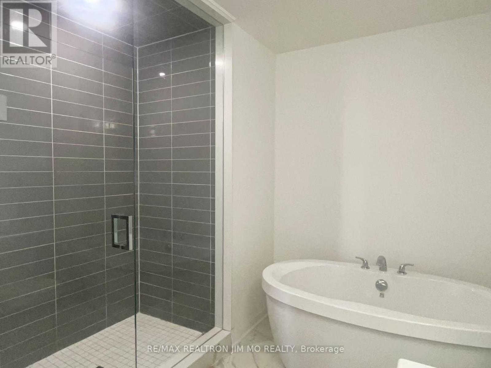 212 Thompson Drive, East Gwillimbury, Ontario  L9N 0V7 - Photo 23 - N12214676