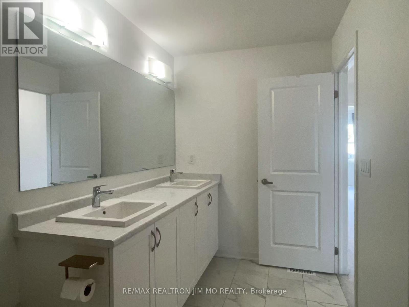 212 Thompson Drive, East Gwillimbury, Ontario  L9N 0V7 - Photo 24 - N12214676