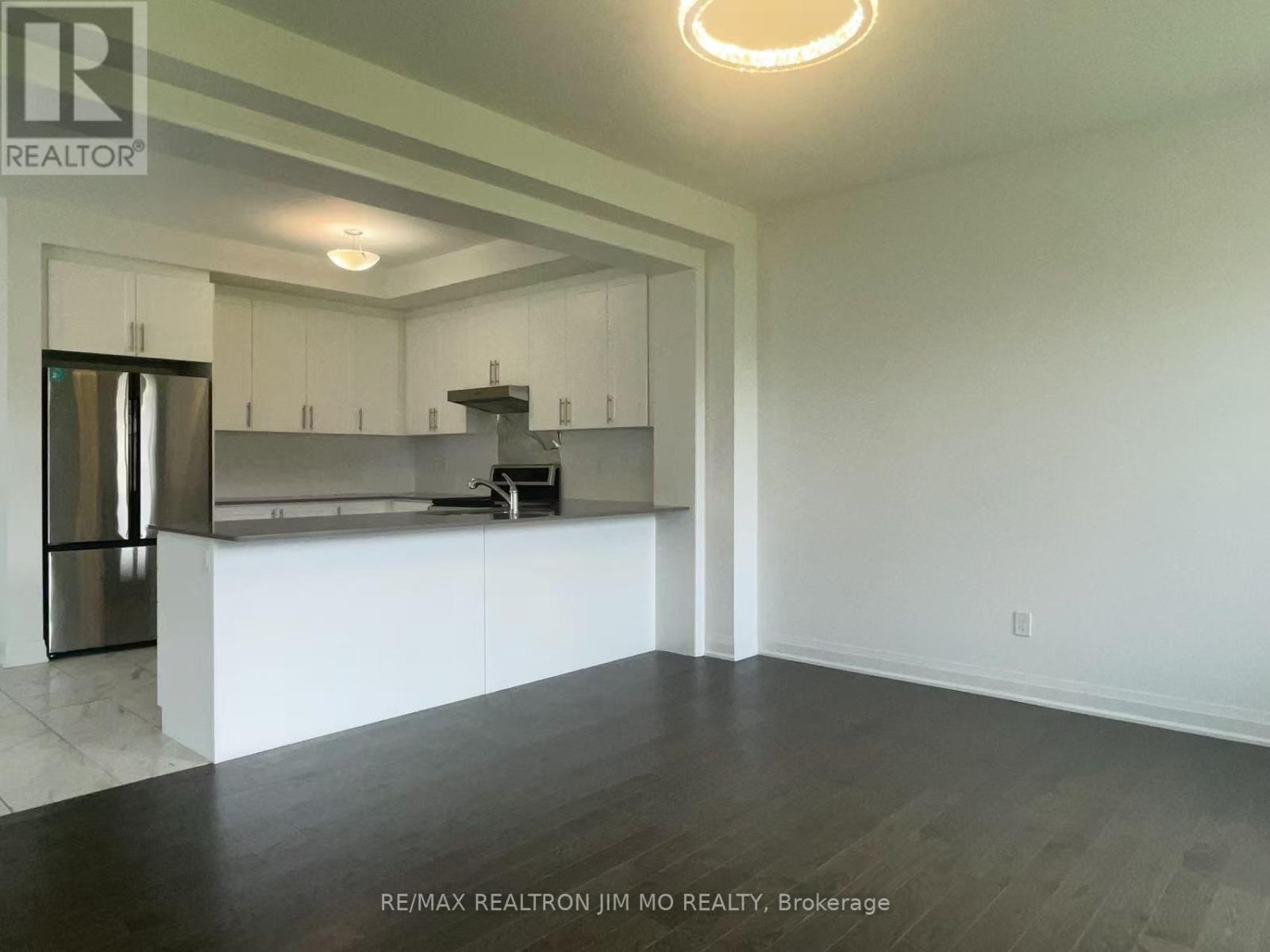212 Thompson Drive, East Gwillimbury, Ontario  L9N 0V7 - Photo 5 - N12214676