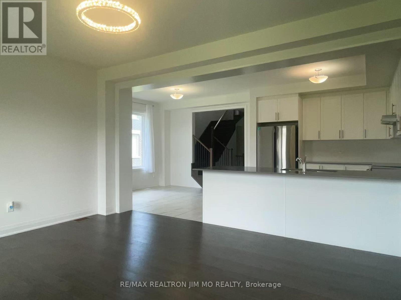 212 Thompson Drive, East Gwillimbury, Ontario  L9N 0V7 - Photo 6 - N12214676