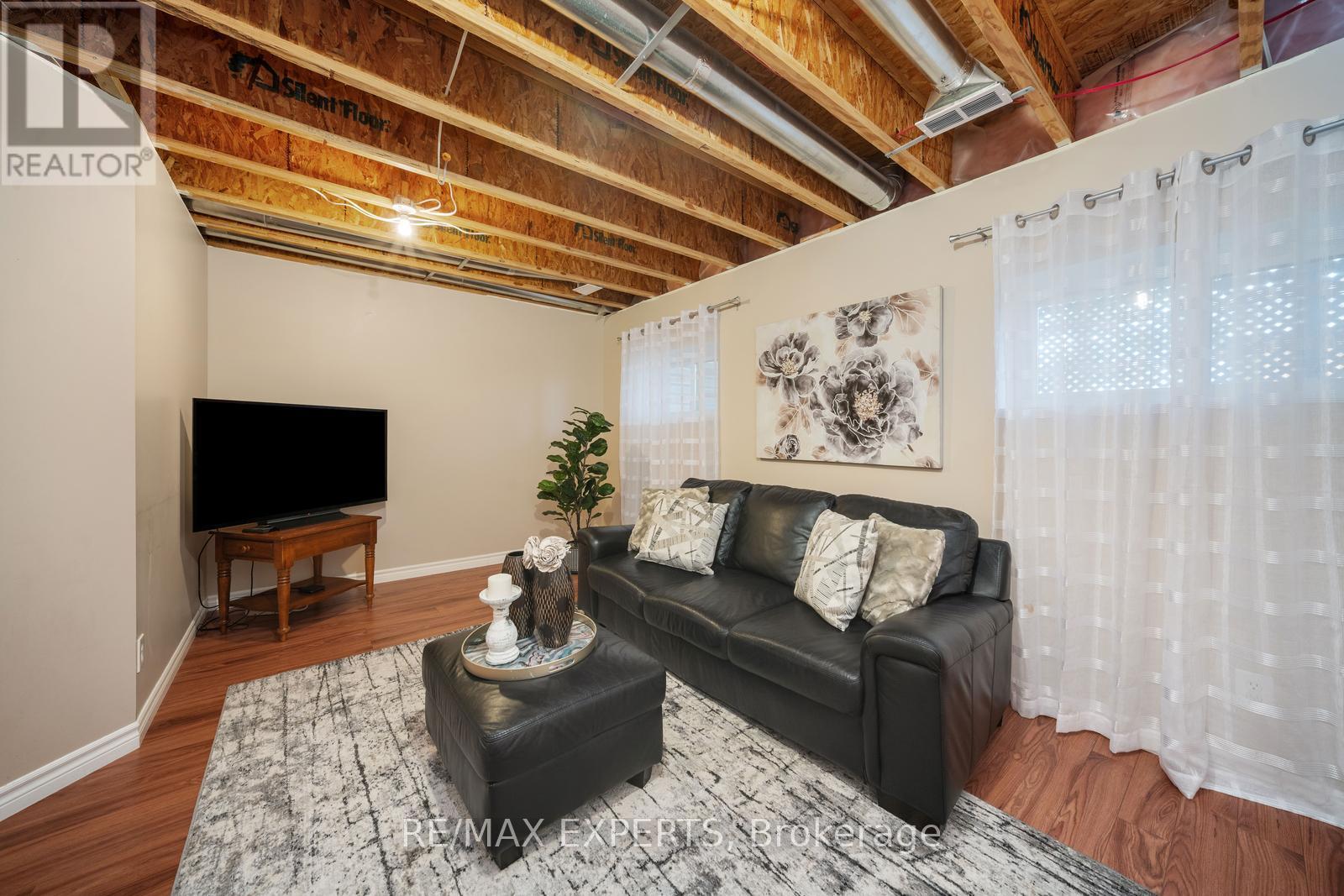 89 Parkside Crescent, Essa, Ontario  L3W 0K9 - Photo 21 - N12214682