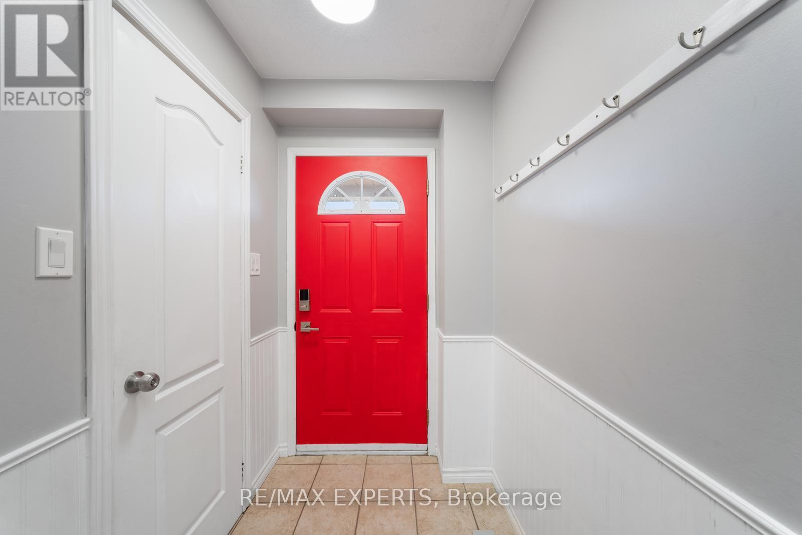 89 Parkside Crescent, Essa, Ontario  L3W 0K9 - Photo 4 - N12214682