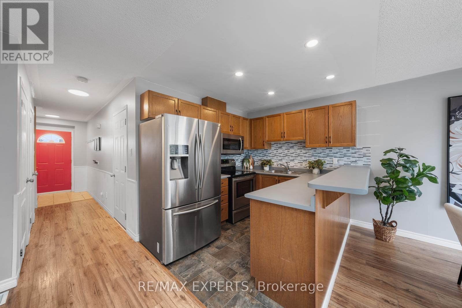 89 Parkside Crescent, Essa, Ontario  L3W 0K9 - Photo 7 - N12214682